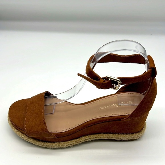 BCBGENERATION- Addie Velour Microsuede Brown Ankle Strap Wedge Slingback SZ 7.5 - Picture 12 of 14